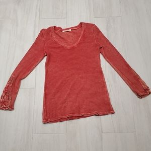 Americanable Top with Lace Sleeves